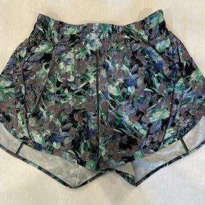 Lululemon track that mid-rise short, size 10